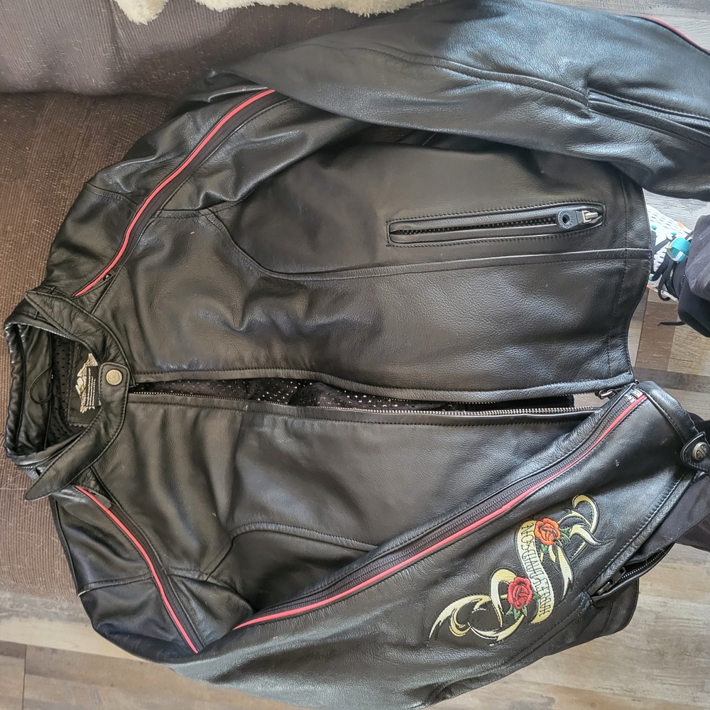 Black Leather Harley DavidsonJacket with Red Accents 100%Authentic
